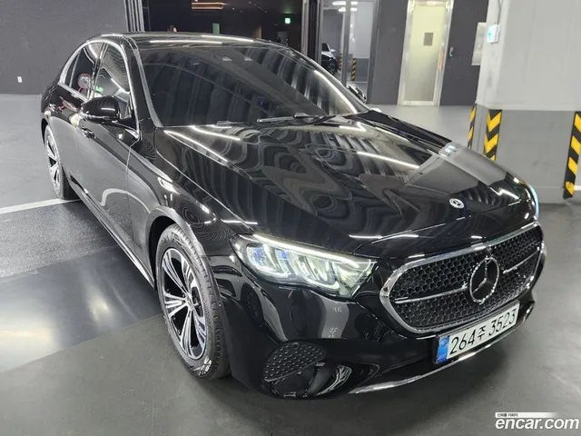 Mercedes-Benz E-Class (W214) E200 — миниатюра 1