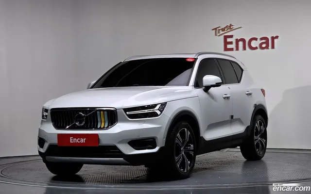 Volvo XC40 B4 — миниатюра 1