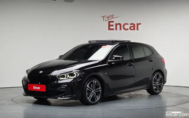 BMW 1 Series (F40) 120i M — миниатюра 1