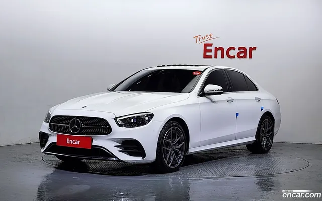 Mercedes-Benz E-Class (W213) E220d 4MATIC AMG Line — миниатюра 1