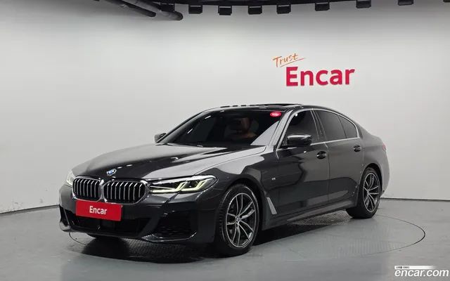 BMW 5 Series (G30) 520i M — миниатюра 1