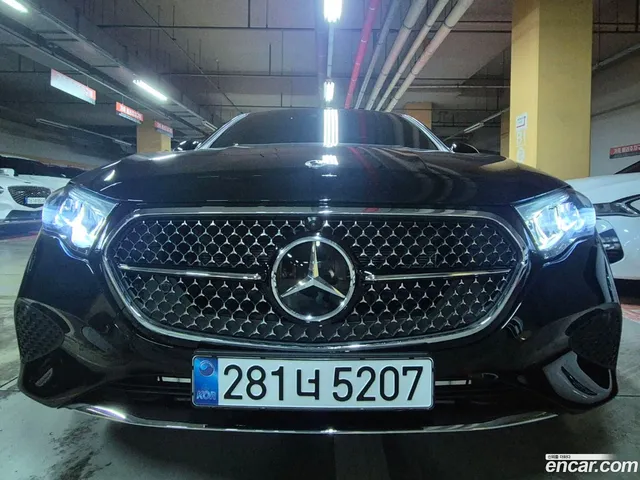 Mercedes-Benz E-Class (W214) E200 — миниатюра 1