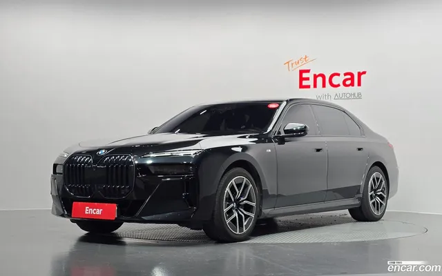 BMW 7 Series (G70) 740d xDrive M — миниатюра 1