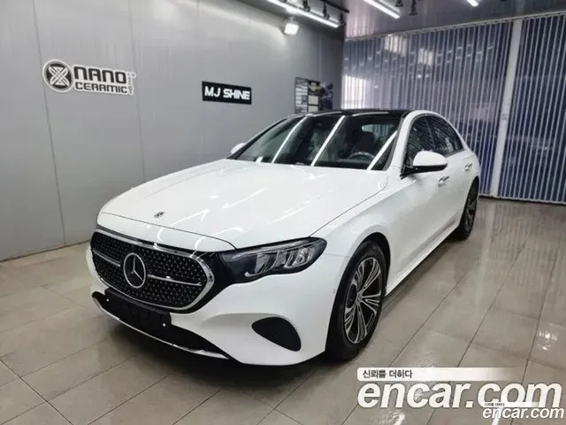 Mercedes-Benz E-Class (W214) E200 — миниатюра 1