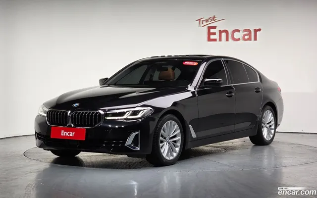 BMW 5 Series (G30) 520i — миниатюра 1