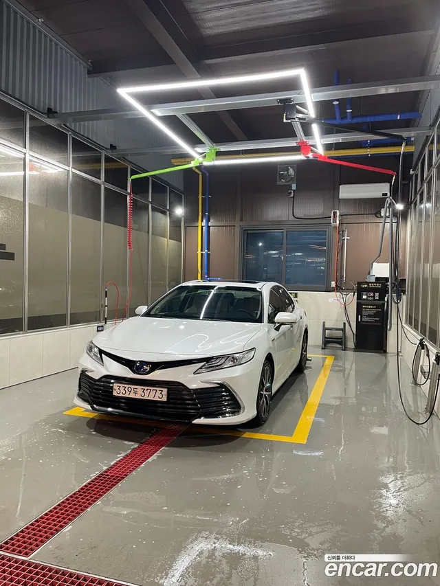 Toyota Camry (XV70) 2.5 XLE — миниатюра 1