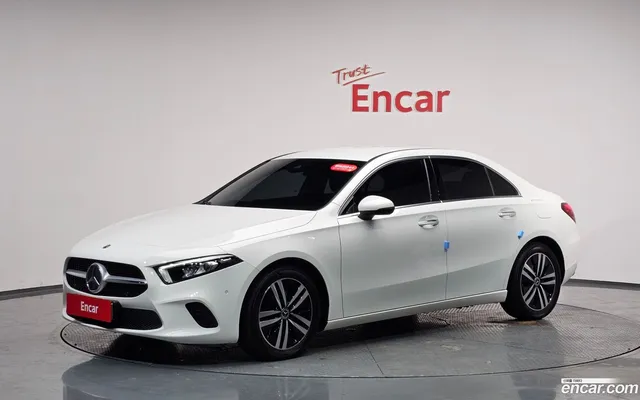 Mercedes-Benz A-Class (W177) A220 — миниатюра 1