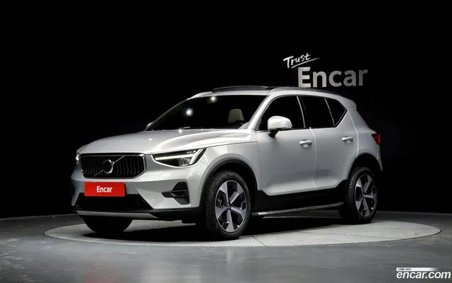 Volvo XC40 B4 — миниатюра 1