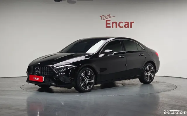 Mercedes-Benz A-Class (W177) A220 — миниатюра 1