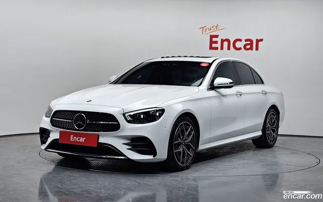 Mercedes-Benz E-Class (W213) E220d 4MATIC AMG Line — миниатюра 1