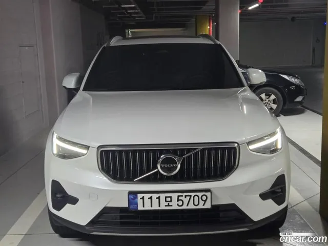 Volvo XC40 B4 — миниатюра 1