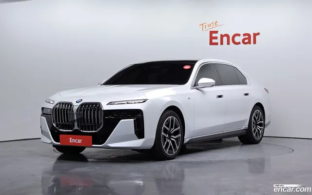 BMW 7 Series (G70) 740d xDrive M — миниатюра 1