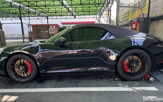 Porsche 911 (992) GTS — миниатюра 1