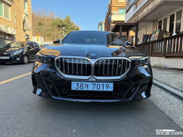 BMW i5 (G60) eDrive 40 M — миниатюра 1