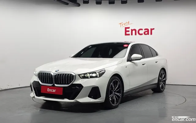 BMW 5 Series (G60) 530i xDrive M — миниатюра 1