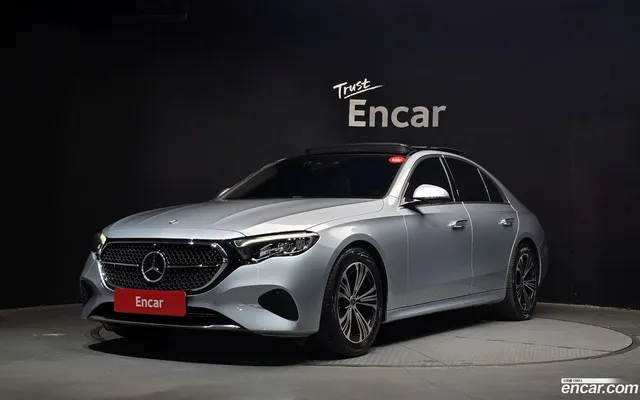 Mercedes-Benz E-Class (W214) E200 — миниатюра 1