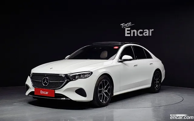 Mercedes-Benz E-Class (W214) E200 — миниатюра 1