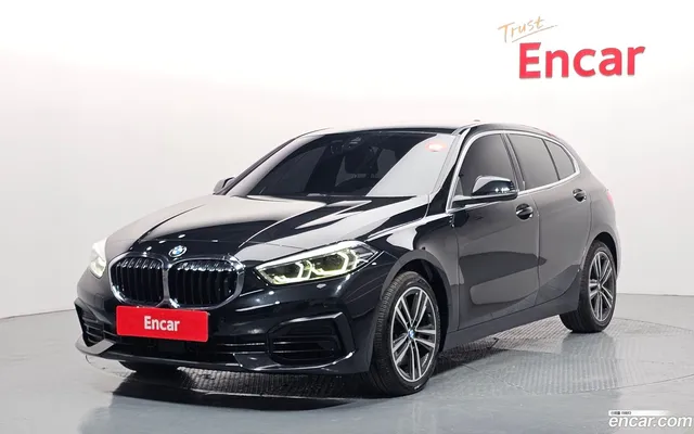 BMW 1 Series (F40) 120i — миниатюра 1