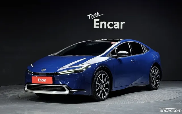 Toyota 5 2.0 PHEV XSE — миниатюра 1