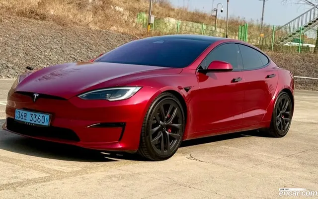 Tesla Model S — миниатюра 1