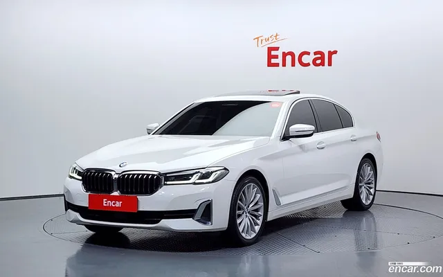 BMW 5 Series (G30) 530i — миниатюра 1