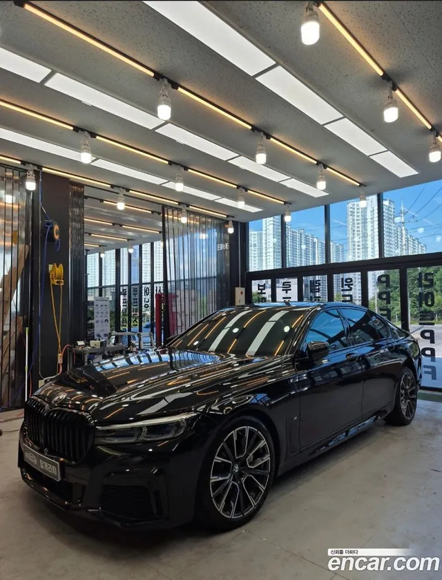 BMW 7 Series (G11) 740i M — миниатюра 1