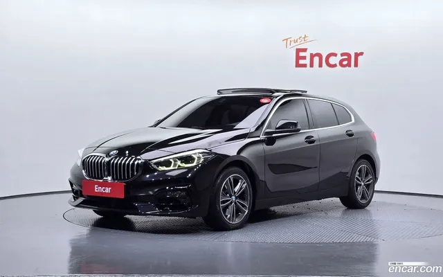 BMW 1 Series (F40) 120i — миниатюра 1