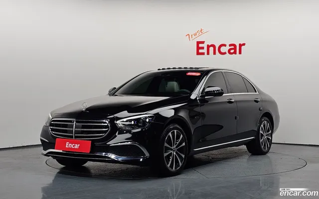 Mercedes-Benz E-Class (W213) E300e 4MATIC — миниатюра 1