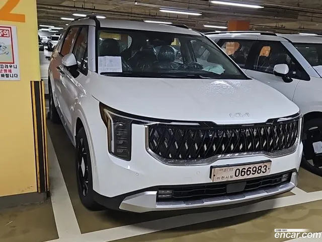 Kia Carnival HEV 9 — миниатюра 1