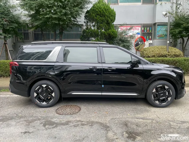 Kia Carnival HEV 9 — миниатюра 1