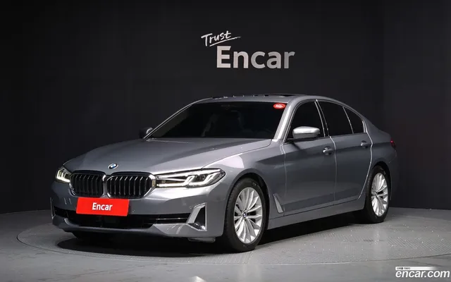 BMW 5 Series (G30) 520i — миниатюра 1