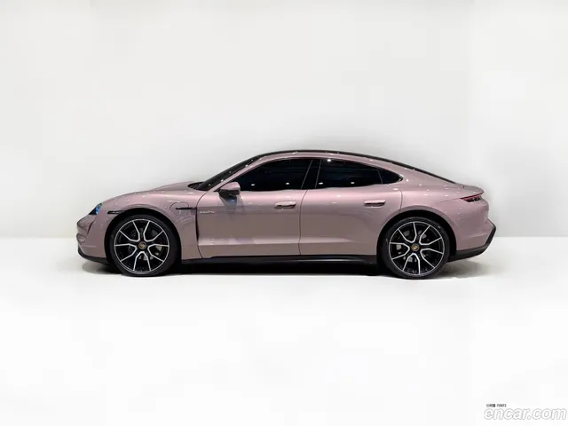 Porsche Taycan — миниатюра 1