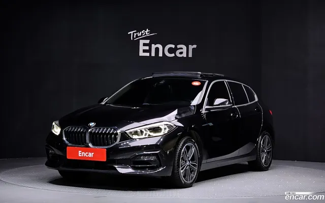 BMW 1 Series (F40) 120i — миниатюра 1