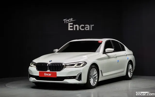 BMW 5 Series (G30) 523d — миниатюра 1