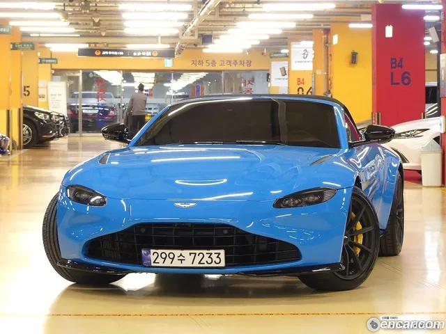 Aston Martin Vantage 4.0 V8 — миниатюра 1