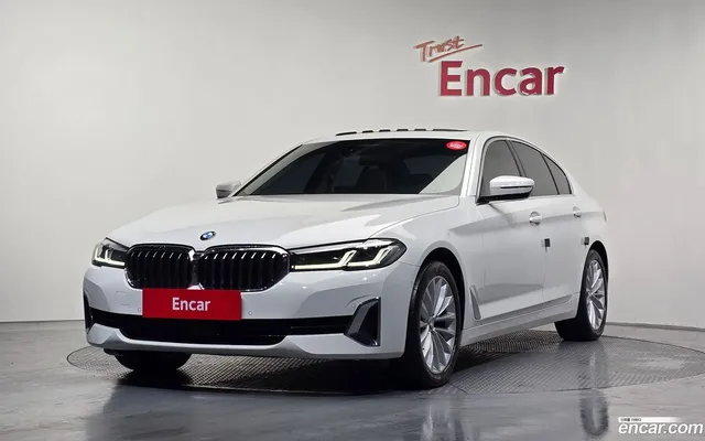 BMW 5 Series (G30) 523d — миниатюра 1