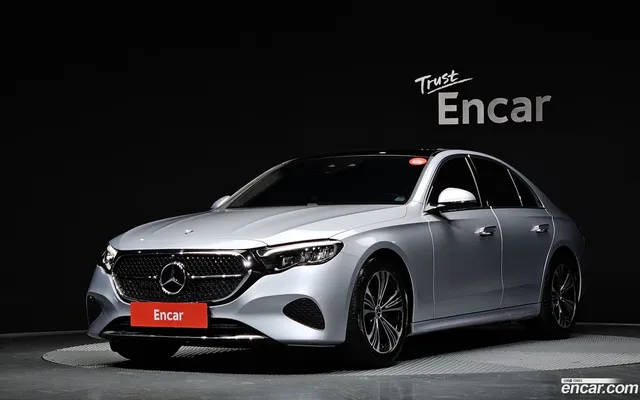 Mercedes-Benz E-Class (W214) E200 — миниатюра 1