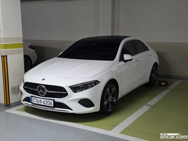 Mercedes-Benz A-Class (W177) A220 — миниатюра 1