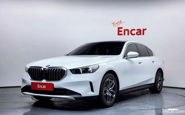 BMW 5 Series (G60) 530i xDrive — миниатюра 1