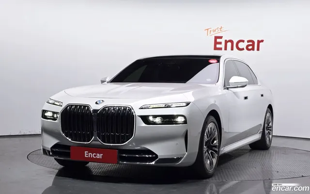 BMW 7 Series (G70) 740i sDrive — миниатюра 1