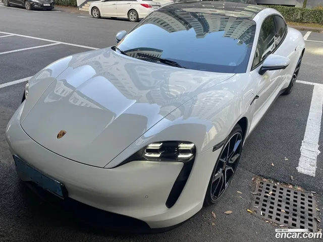 Porsche Taycan 4S — миниатюра 1