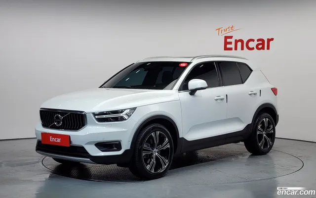 Volvo XC40 B4 — миниатюра 1
