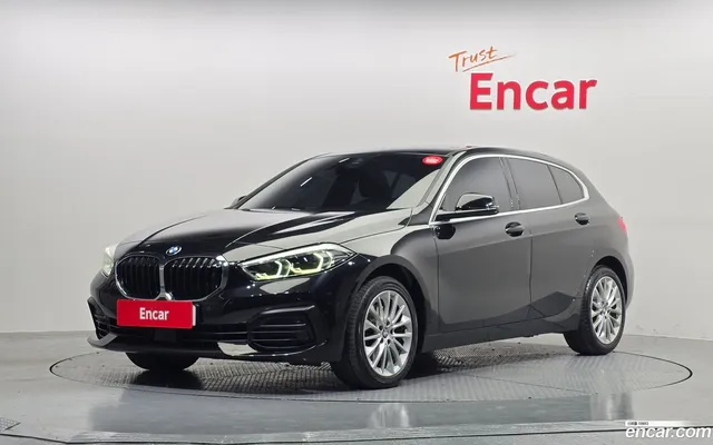 BMW 1 Series (F40) 118d — миниатюра 1