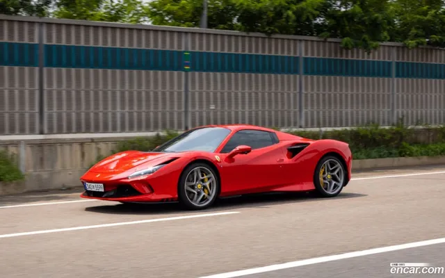 Ferrari F8 Spider 3.9 V8 — миниатюра 1