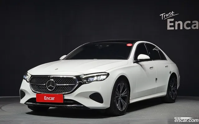 Mercedes-Benz E-Class (W214) E200 — миниатюра 1