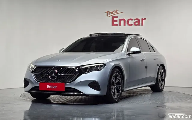 Mercedes-Benz E-Class (W214) E200 — миниатюра 1