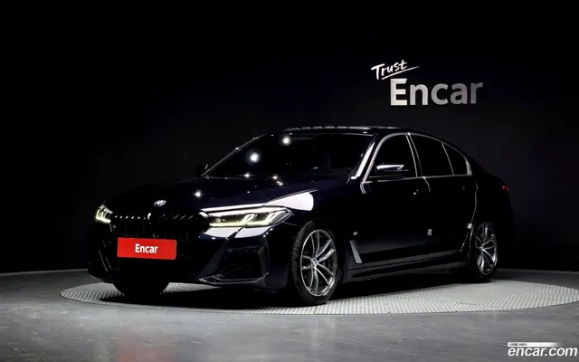 BMW 5 Series (G30) 520i M — миниатюра 1