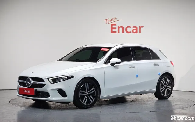 Mercedes-Benz A-Class (W177) A220 — миниатюра 1