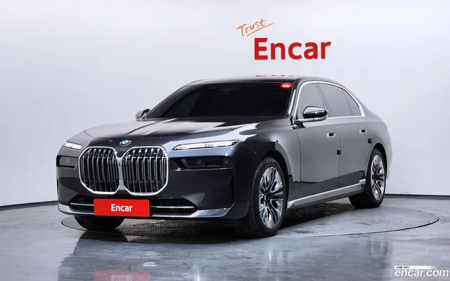 BMW 7 Series (G70) 740i sDrive — миниатюра 1