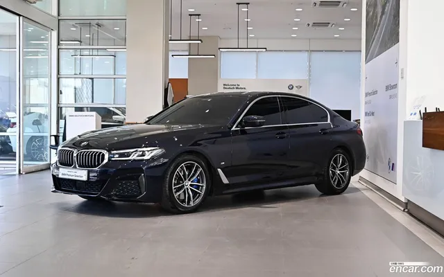 BMW 5 Series (G30) 520i M — миниатюра 1